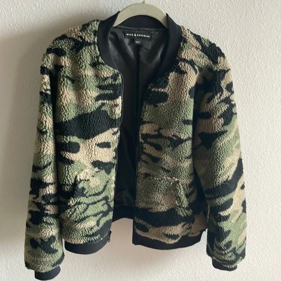 Camo print Sherpa jacket - Picture 1 of 3